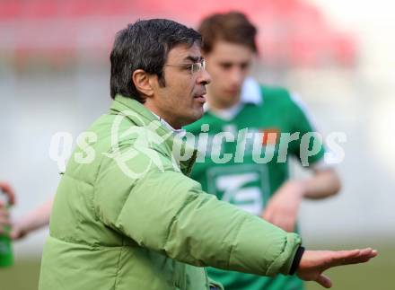 Fussball Regionalliga. SK Austria Klagenfurt gegen SV Wallern. Trainer Harald Gschnaidtner (Wallern). Klagenfurt, 23.3.2013.
Foto: Kuess
---
pressefotos, pressefotografie, kuess, qs, qspictures, sport, bild, bilder, bilddatenbank