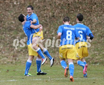 Fussball Kaerntner Liga. Maria Saal gegen Bleiburg. Torjubel Lovro Plimon, Almedin Hota (Bleiburg).
Maria Saal, 30.3.2013.
Foto: Kuess
---
pressefotos, pressefotografie, kuess, qs, qspictures, sport, bild, bilder, bilddatenbank