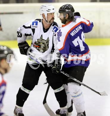 Eishockey NAHL. Finale. Tarco Woelfe Klagenfurt gegen Kapfenberg.  Ryan Foster, (Tarco), Rene Wilding (Kapfenberg). Klagenfurt, 30.3.2013.
Foto: Kuess
---
pressefotos, pressefotografie, kuess, qs, qspictures, sport, bild, bilder, bilddatenbank