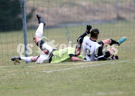 Fussball Kaerntner Liga. Maria Saal gegen Bleiburg. Hannes Pickl,  (Maria Saal), Dario Pick (Bleiburg).
Maria Saal, 30.3.2013.
Foto: Kuess
---
pressefotos, pressefotografie, kuess, qs, qspictures, sport, bild, bilder, bilddatenbank