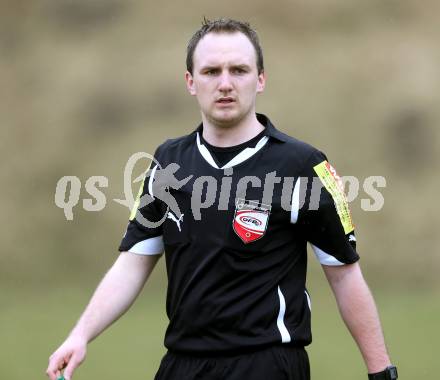 Fussball Kaerntner Liga. Maria Saal gegen Bleiburg. Schiedsrichter Rene Bichler.
Maria Saal, 30.3.2013.
Foto: Kuess
---
pressefotos, pressefotografie, kuess, qs, qspictures, sport, bild, bilder, bilddatenbank