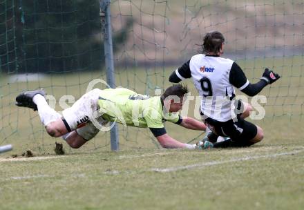 Fussball Kaerntner Liga. Maria Saal gegen Bleiburg. Hannes Pickl,  (Maria Saal), Dario Pick (Bleiburg)..
Maria Saal, 30.3.2013.
Foto: Kuess
---
pressefotos, pressefotografie, kuess, qs, qspictures, sport, bild, bilder, bilddatenbank