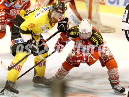 EBEL. Eishockey Bundesliga. EC KAC gegen PC Vienna Capitals..  Thomas Koch, (KAC),  Jonathan Ferland (Caps). Klagenfurt, am 31.3.2013.
Foto: Kuess 


---
pressefotos, pressefotografie, kuess, qs, qspictures, sport, bild, bilder, bilddatenbank