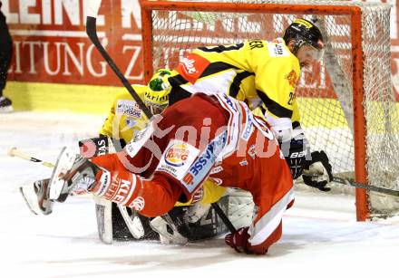 EBEL. Eishockey Bundesliga. EC KAC gegen PC Vienna Capitals.. John Lammers, (KAC), Sven Klimbacher  (Caps). Klagenfurt, am 31.3.2013.
Foto: Kuess 


---
pressefotos, pressefotografie, kuess, qs, qspictures, sport, bild, bilder, bilddatenbank