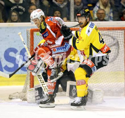 EBEL. Eishockey Bundesliga. EC KAC gegen PC Vienna Capitals.. Tyler Scofield,  (KAC), Jamie Fraser (Caps). Klagenfurt, am 31.3.2013.
Foto: Kuess 


---
pressefotos, pressefotografie, kuess, qs, qspictures, sport, bild, bilder, bilddatenbank