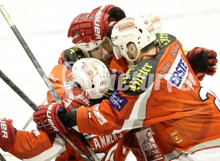 EBEL. Eishockey Bundesliga. EC KAC gegen PC Vienna Capitals.. Torjubel John Lammers, Kirk Furey, Tyler Spurgeon (KAC). Klagenfurt, am 31.3.2013.
Foto: Kuess 


---
pressefotos, pressefotografie, kuess, qs, qspictures, sport, bild, bilder, bilddatenbank