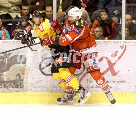 EBEL. Eishockey Bundesliga. EC KAC gegen PC Vienna Capitals.. Mike Siklenka,  (KAC),  Marcus Olsson (Caps). Klagenfurt, am 31.3.2013.
Foto: Kuess 


---
pressefotos, pressefotografie, kuess, qs, qspictures, sport, bild, bilder, bilddatenbank