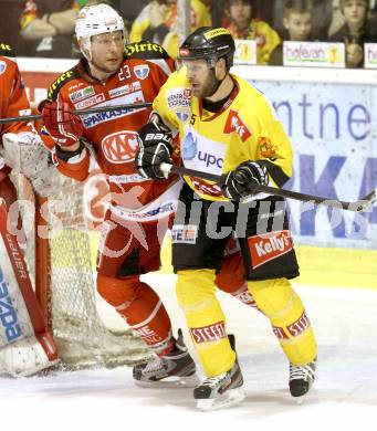 EBEL. Eishockey Bundesliga. EC KAC gegen PC Vienna Capitals.. Mike Siklenka,  (KAC), Francois Fortier (Caps). Klagenfurt, am 31.3.2013.
Foto: Kuess 


---
pressefotos, pressefotografie, kuess, qs, qspictures, sport, bild, bilder, bilddatenbank