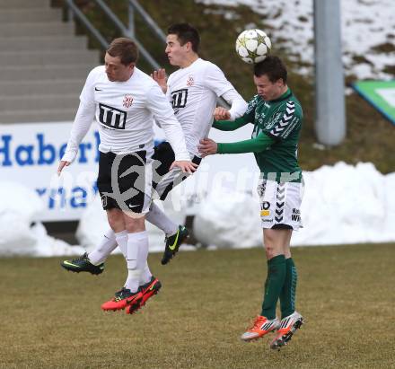 Fussball Regionalliga. Feldkirchen gegen St. Florian. Marco Huber (Feldkirchen), Thomas Zemann (St. Florian). Feldkirchen, am 1.4.2013.
Foto: Kuess
---
pressefotos, pressefotografie, kuess, qs, qspictures, sport, bild, bilder, bilddatenbank