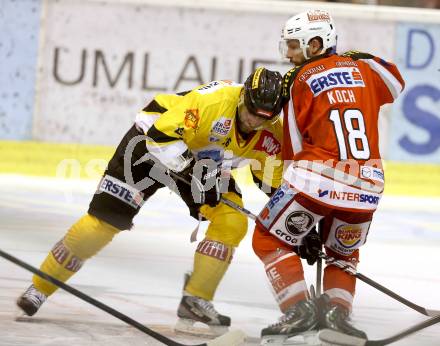 EBEL. Eishockey Bundesliga. EC KAC gegen PC Vienna Capitals.. Thomas Koch, (KAC), Michael Schiechl  (Caps). Klagenfurt, am 31.3.2013.
Foto: Kuess 


---
pressefotos, pressefotografie, kuess, qs, qspictures, sport, bild, bilder, bilddatenbank