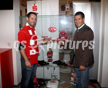 Eishockey. KAC. Sam Gagner, Manny Viveiros. Klagenfurt, 18.10.2012.
Foto: Kuess
---
pressefotos, pressefotografie, kuess, qs, qspictures, sport, bild, bilder, bilddatenbank