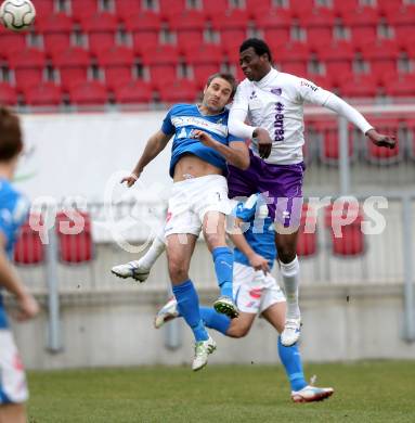 Fussball Regionalliga. SK Austria Klagenfurt gegen VSV. Eric Akoto, (Austria Klagenfurt), Marco Reich  (VSV). Klagenfurt, 5.4.2013.
Foto: Kuess
---
pressefotos, pressefotografie, kuess, qs, qspictures, sport, bild, bilder, bilddatenbank