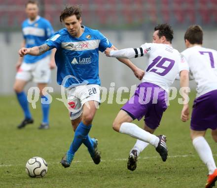 Fussball Regionalliga. SK Austria Klagenfurt gegen VSV. Matthias Dollinger,  (Austria Klagenfurt), Michael Kirisits (VSV). Klagenfurt, 5.4.2013.
Foto: Kuess
---
pressefotos, pressefotografie, kuess, qs, qspictures, sport, bild, bilder, bilddatenbank