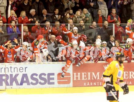 EBEL. Eishockey Bundesliga. EC KAC gegen PC Vienna Capitals.. Meisterjubel (Meister KAC). Jubel Thomas Hundertpfund, Tomislav Zanoski (KAC). Klagenfurt, am 4.5.2013.
Foto: Kuess 


---
pressefotos, pressefotografie, kuess, qs, qspictures, sport, bild, bilder, bilddatenbank