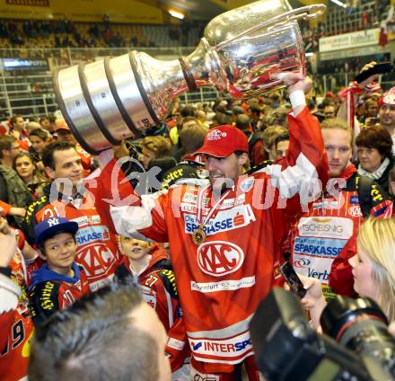 EBEL. Eishockey Bundesliga. EC KAC gegen PC Vienna Capitals.. Johannes Reichel, Fans (Meister KAC). Klagenfurt, am 4.5.2013.
Foto: Kuess 


---
pressefotos, pressefotografie, kuess, qs, qspictures, sport, bild, bilder, bilddatenbank