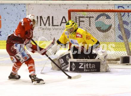 EBEL. Eishockey Bundesliga. EC KAC gegen PC Vienna Capitals..  Tyler Scofield, (KAC),  Matthew Zaba (Caps).. Klagenfurt, am 4.5.2013.
Foto: Kuess 


---
pressefotos, pressefotografie, kuess, qs, qspictures, sport, bild, bilder, bilddatenbank