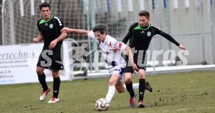 Fussball Regionalliga. SAK gegen Pasching. Thomas Riedl (SAK), Ali Hamdemir (Pasching). Klagenfurt, am 6.4.2013.
Foto: Kuess
---
pressefotos, pressefotografie, kuess, qs, qspictures, sport, bild, bilder, bilddatenbank