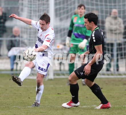 Fussball Regionalliga. SAK gegen Pasching. Patrick Lausegger (SAK), Diaz Casanova Montenegro Ignacio (Pasching). Klagenfurt, am 6.4.2013.
Foto: Kuess
---
pressefotos, pressefotografie, kuess, qs, qspictures, sport, bild, bilder, bilddatenbank