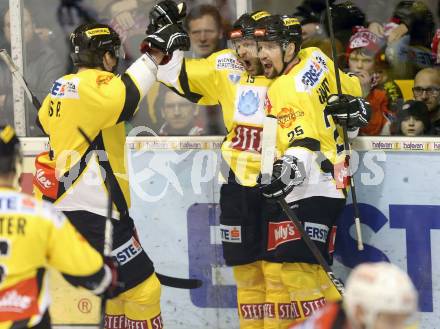 EBEL. Eishockey Bundesliga. EC KAC gegen PC Vienna Capitals.. Torjubel Francois Fortier, Benoit Gratton (Caps). Klagenfurt, am 4.5.2013.
Foto: Kuess 


---
pressefotos, pressefotografie, kuess, qs, qspictures, sport, bild, bilder, bilddatenbank