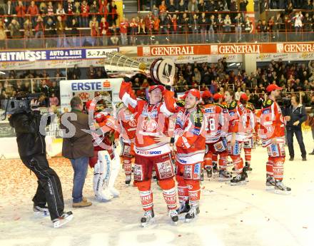 EBEL. Eishockey Bundesliga. EC KAC gegen PC Vienna Capitals.. Meisterjubel David Schuller, Manuel Geier (Meister KAC). Klagenfurt, am 4.5.2013.
Foto: Kuess 


---
pressefotos, pressefotografie, kuess, qs, qspictures, sport, bild, bilder, bilddatenbank