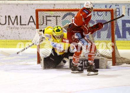 EBEL. Eishockey Bundesliga. EC KAC gegen PC Vienna Capitals.. Tyler Scofield, (KAC),  Matthew Zaba (Caps). Klagenfurt, am 4.5.2013.
Foto: Kuess 


---
pressefotos, pressefotografie, kuess, qs, qspictures, sport, bild, bilder, bilddatenbank