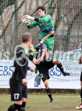 Fussball Regionalliga. SAK gegen Pasching. Reichmann Marcel (SAK),  Schobesberger Philipp (Pasching). Klagenfurt, am 6.4.2013.
Foto: Kuess
---
pressefotos, pressefotografie, kuess, qs, qspictures, sport, bild, bilder, bilddatenbank