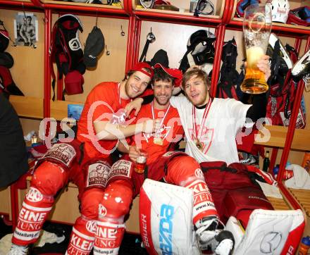 EBEL. Eishockey Bundesliga. EC KAC gegen PC Vienna Capitals.. Meisterjubel Thomas Hundertpfund, Johannes Reichel, Rene Swette (Meister KAC). Klagenfurt, am 4.5.2013.
Foto: Kuess 


---
pressefotos, pressefotografie, kuess, qs, qspictures, sport, bild, bilder, bilddatenbank