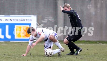 Fussball Regionalliga. SAK gegen Pasching. Helmut Koenig (SAK), Diaz Thomas Krammer (Pasching). Klagenfurt, am 6.4.2013.
Foto: Kuess
---
pressefotos, pressefotografie, kuess, qs, qspictures, sport, bild, bilder, bilddatenbank