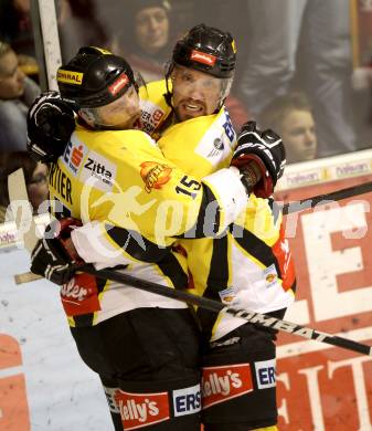 EBEL. Eishockey Bundesliga. EC KAC gegen PC Vienna Capitals.. Torjubel Francois Fortier, Benoit Gratton (Caps). Klagenfurt, am 4.5.2013.
Foto: Kuess 


---
pressefotos, pressefotografie, kuess, qs, qspictures, sport, bild, bilder, bilddatenbank