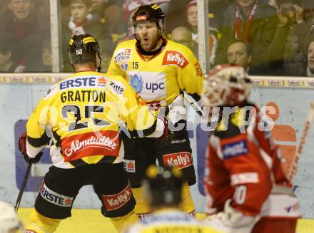 EBEL. Eishockey Bundesliga. EC KAC gegen PC Vienna Capitals.. Torjubel Francois Fortier, Benoit Gratton (Caps). Klagenfurt, am 4.5.2013.
Foto: Kuess 


---
pressefotos, pressefotografie, kuess, qs, qspictures, sport, bild, bilder, bilddatenbank