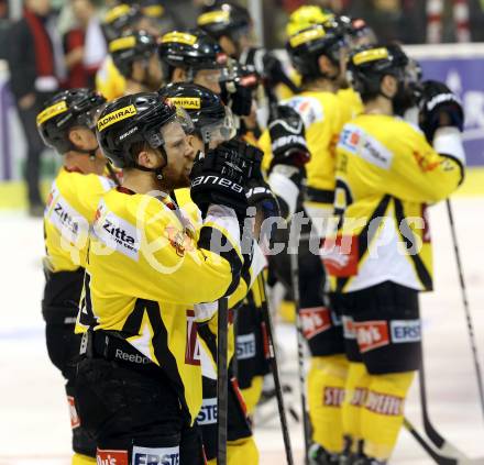 EBEL. Eishockey Bundesliga. EC KAC gegen PC Vienna Capitals.. Enttaeuschte Caps Spieler. Klagenfurt, am 4.5.2013.
Foto: Kuess 


---
pressefotos, pressefotografie, kuess, qs, qspictures, sport, bild, bilder, bilddatenbank