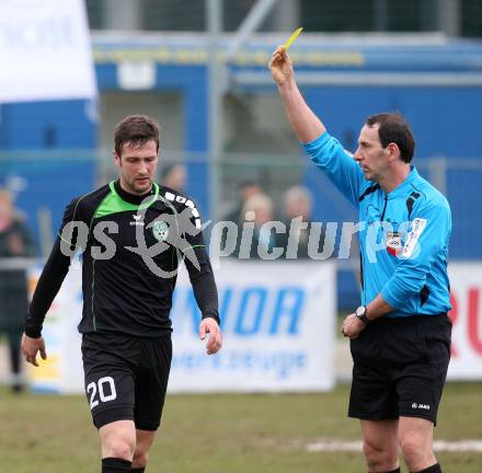 Fussball Regionalliga. SAK gegen Pasching. Gelbe Karte Kovacec Ivan (Pasching), Schiedsrichter Krainer Franz Josef. Klagenfurt, am 6.4.2013.
Foto: Kuess
---
pressefotos, pressefotografie, kuess, qs, qspictures, sport, bild, bilder, bilddatenbank