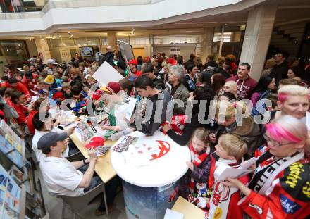 EBEL. Eishockey Bundesliga. EC KAC. Meisterfeier.  Autogrammstunde. Klagenfurt, am 8.4.2013.
Foto: Kuess 


---
pressefotos, pressefotografie, kuess, qs, qspictures, sport, bild, bilder, bilddatenbank