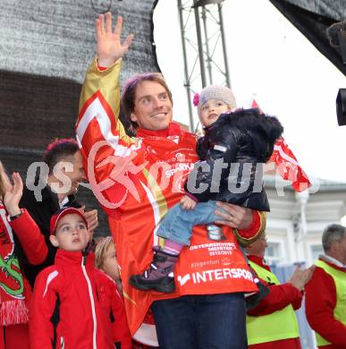 EBEL. Eishockey Bundesliga. EC KAC. Meisterfeier. Dieter Kalt mit Tochter. Klagenfurt, am 8.4.2013.
Foto: Kuess 


---
pressefotos, pressefotografie, kuess, qs, qspictures, sport, bild, bilder, bilddatenbank