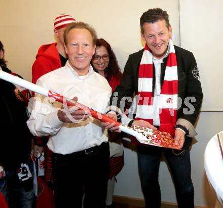 EBEL. Eishockey Bundesliga. EC KAC. Meisterfeier. Karl Klemen, Buergermeister Christian Scheider. Klagenfurt, am 8.4.2013.
Foto: Kuess 


---
pressefotos, pressefotografie, kuess, qs, qspictures, sport, bild, bilder, bilddatenbank