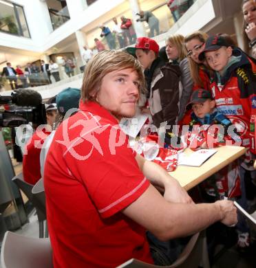 EBEL. Eishockey Bundesliga. EC KAC. Meisterfeier.  Autogrammstunde. Rene Swette. Klagenfurt, am 8.4.2013.
Foto: Kuess 


---
pressefotos, pressefotografie, kuess, qs, qspictures, sport, bild, bilder, bilddatenbank