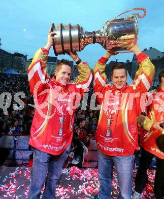 EBEL. Eishockey Bundesliga. EC KAC. Meisterfeier. Stephan und Manuel Geier. Klagenfurt, am 8.4.2013.
Foto: Kuess 


---
pressefotos, pressefotografie, kuess, qs, qspictures, sport, bild, bilder, bilddatenbank