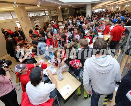 EBEL. Eishockey Bundesliga. EC KAC. Meisterfeier.  Autogrammstunde. Klagenfurt, am 8.4.2013.
Foto: Kuess 


---
pressefotos, pressefotografie, kuess, qs, qspictures, sport, bild, bilder, bilddatenbank