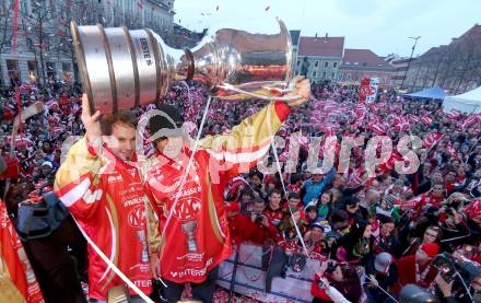 EBEL. Eishockey Bundesliga. EC KAC. Meisterfeier. Thomas Koch, John Lammers. Klagenfurt, am 8.4.2013.
Foto: Kuess 


---
pressefotos, pressefotografie, kuess, qs, qspictures, sport, bild, bilder, bilddatenbank