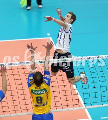 Volleyball. AVL Finalspiel. Aich/Dob gegen Hypo Tirol. Satler Rok (Aich/Dob), Alexander Berger (Tirol). Bleiburg, 10.4.2013.
Foto: Kuess

---
pressefotos, pressefotografie, kuess, qs, qspictures, sport, bild, bilder, bilddatenbank