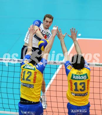 Volleyball. AVL Finalspiel. Aich/Dob gegen Hypo Tirol. Wlodarczyk Wojciech, Reiser Gerald (Aich/Dob), Alexander Berger (Tirol). Bleiburg, 10.4.2013.
Foto: Kuess

---
pressefotos, pressefotografie, kuess, qs, qspictures, sport, bild, bilder, bilddatenbank