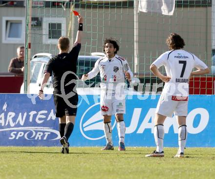 Fussball. Bundesliga. RZ Pellets WAC gegen SV Josko Ried.  rote Karte fuer Michele Polverino  (WAC). Wolfsberg, 13.4.2013.
Foto: Kuess

---
pressefotos, pressefotografie, kuess, qs, qspictures, sport, bild, bilder, bilddatenbank