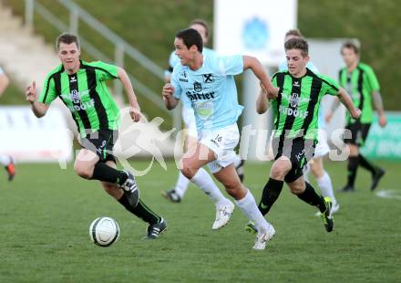 Fussball Kaerntner Liga. St. Veit gegen Voelkermarkt. Sebastian Hertelt (St. Veit), Michael Ogris, Philipp Grilz (Voelkermarkt). St. Veit, am 13.4.2013.
Foto: Kuess
---
pressefotos, pressefotografie, kuess, qs, qspictures, sport, bild, bilder, bilddatenbank