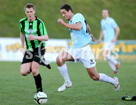 Fussball Kaerntner Liga. St. Veit gegen Voelkermarkt. Sebastian Hertelt (St. Veit), Michael Ogris (Voelkermarkt). St. Veit, am 13.4.2013.
Foto: Kuess
---
pressefotos, pressefotografie, kuess, qs, qspictures, sport, bild, bilder, bilddatenbank