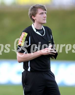 Fussball Kaerntner Liga. St. Veit gegen Voelkermarkt. Schiedsrichter Martin Begusch. St. Veit, am 13.4.2013.
Foto: Kuess
---
pressefotos, pressefotografie, kuess, qs, qspictures, sport, bild, bilder, bilddatenbank