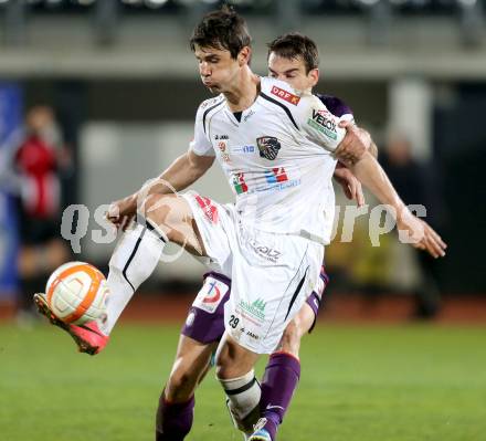 Fussball. OEB Cup.  RZ Pellets WAC gegen Austria Wien. Mihret Topcagic,  (WAC), Kaja Rogulj (Austria Wien). Wolfsberg, 17.4.2013.
Foto: Kuess

---
pressefotos, pressefotografie, kuess, qs, qspictures, sport, bild, bilder, bilddatenbank