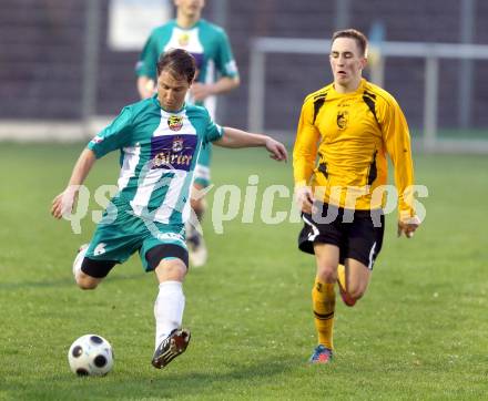 Fussball Kaerntner Liga. Welzenegg gegen ATSV Wolfsberg. Michael Bajde, (Welzenegg) Gernot Rainer  (Wolfsberg). Welzenegg, 19.4.2013.
Foto: kuess
---
pressefotos, pressefotografie, kuess, qs, qspictures, sport, bild, bilder, bilddatenbank