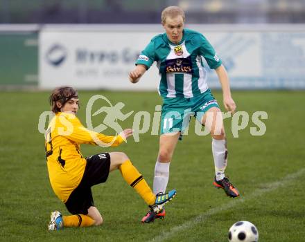 Fussball Kaerntner Liga. Welzenegg gegen ATSV Wolfsberg. David Tamegger, (Welzenegg) Marcel Stoni  (Wolfsberg). Welzenegg, 19.4.2013.
Foto: kuess
---
pressefotos, pressefotografie, kuess, qs, qspictures, sport, bild, bilder, bilddatenbank