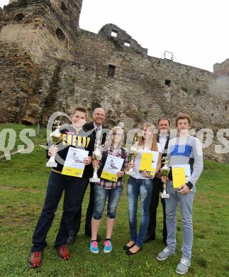 Schi Alpin. Siegerehrung Raiffeisen Schuelercup.  Raimund Berger, Felix Hacker, Jennifer Starc, Melissa Poecher, Sebastian Walder,  Peter Gauper. Glanegg, am 19.4.2013.
Foto: Kuess
---
pressefotos, pressefotografie, kuess, qs, qspictures, sport, bild, bilder, bilddatenbank