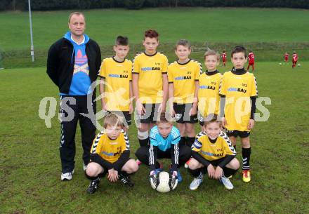 Fussball Nachwuchs. U12 Feldkirchen/Oberglan. Mannschaftsfoto. Trainer Roland Fischer, Adriano Bilandzija, Kevin Wernig, Pascal Primessnig, Nikolas Veratschnig, Christoph Tialler, Kian Glade, Manuel Winkler, Manuel Tialler. Feldkirchen, am 19.4.2013.
Foto: Kuess
---
pressefotos, pressefotografie, kuess, qs, qspictures, sport, bild, bilder, bilddatenbank